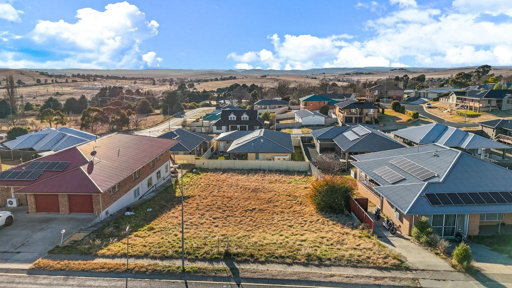 8 East Camp Dr, Cooma, NSW 2630