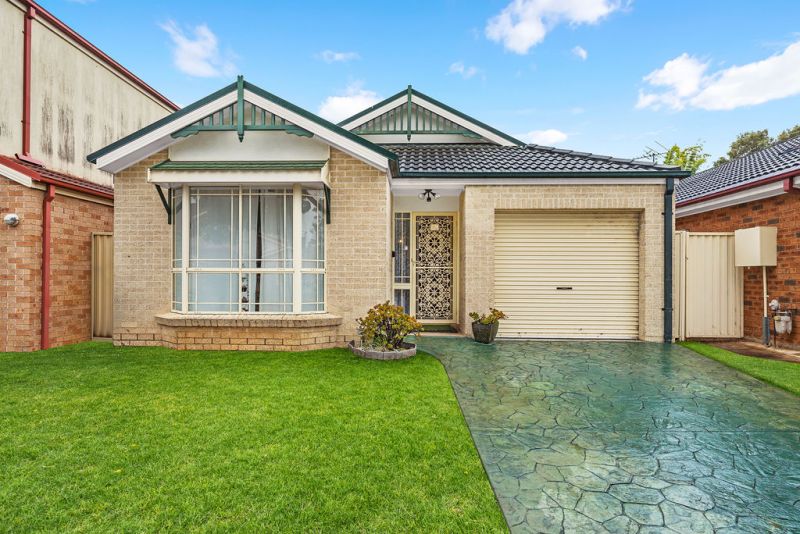 35 Woodlake Ct, Wattle Grove, NSW 2173