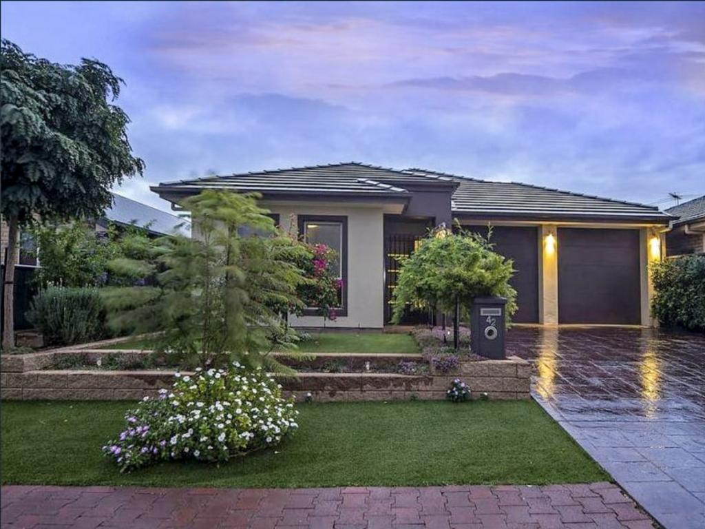 42 DAYS DR, MUNNO PARA WEST, SA 5115