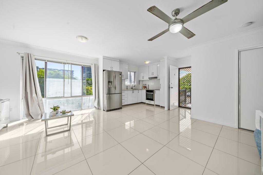 4/17 Darrambal St, Chevron Island, QLD 4217