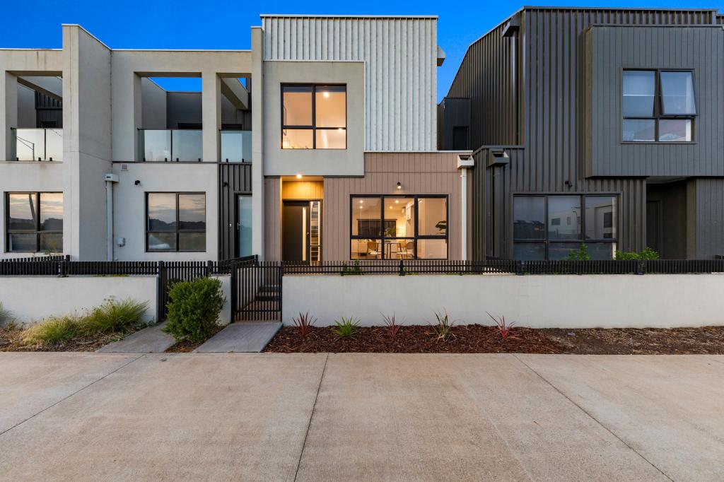 9 Travertine Loop, Berwick, VIC 3806