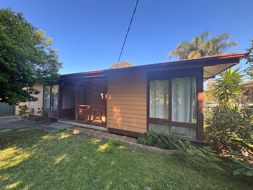 17 Sampson Cres, Bomaderry, NSW 2541