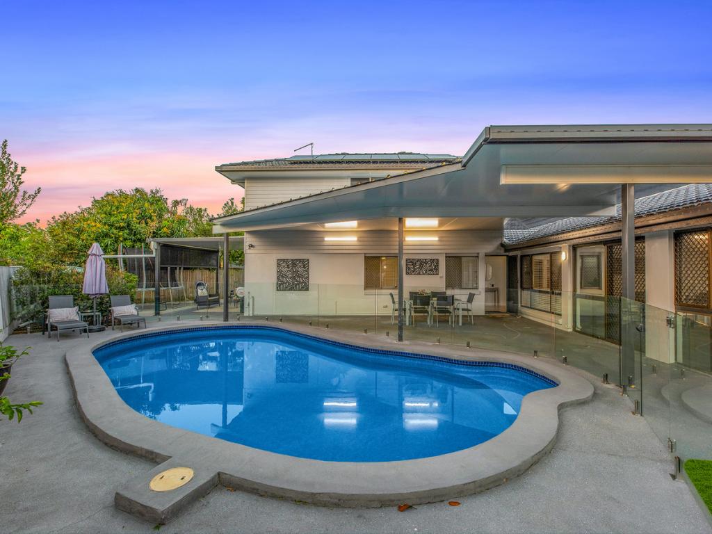 4 Compass Cl, Jamboree Heights, QLD 4074