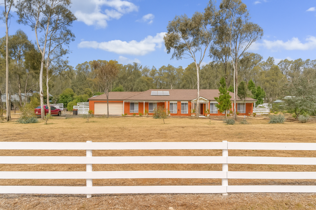 1082 MCIVOR HWY, JUNORTOUN, VIC 3551