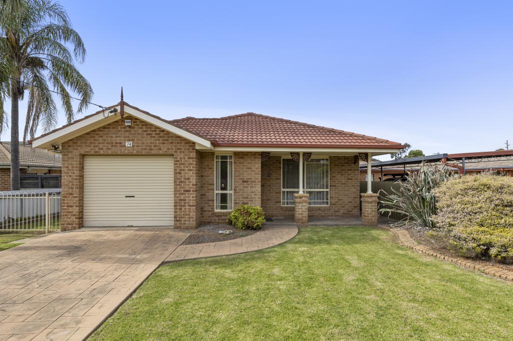 74 Travers St, Wagga Wagga, NSW 2650