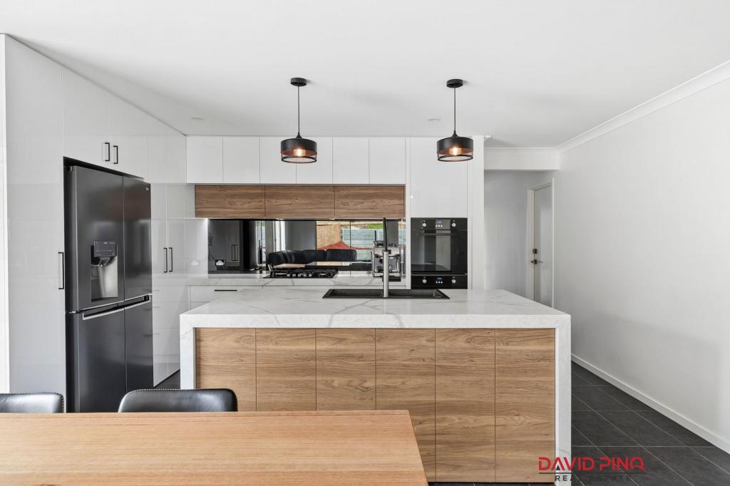 16 St Mellion Cl, Sunbury, VIC 3429