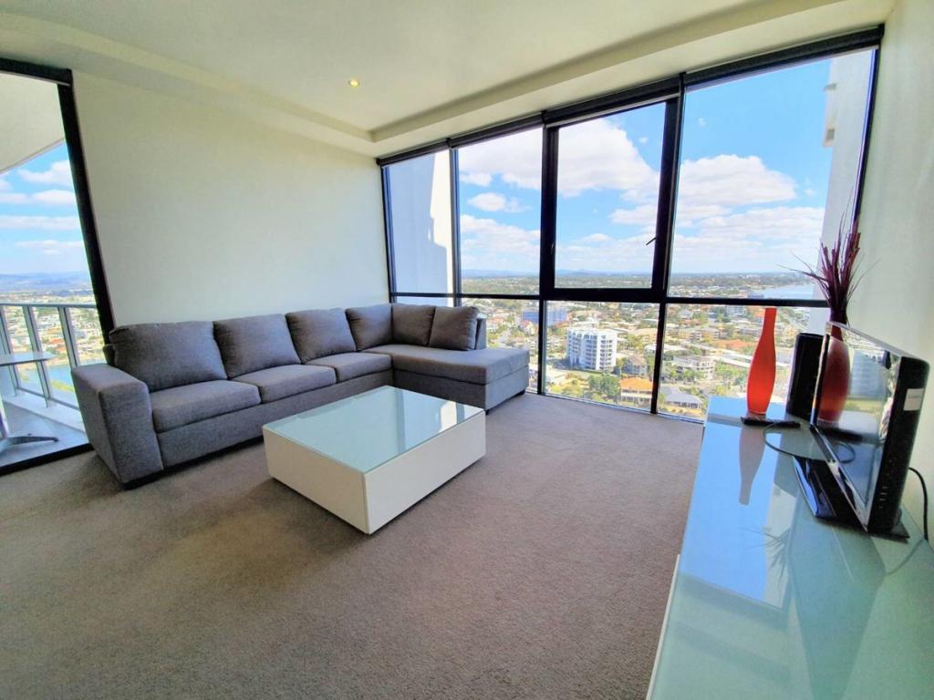 02/4 Wahroonga Pl, Surfers Paradise, QLD 4217