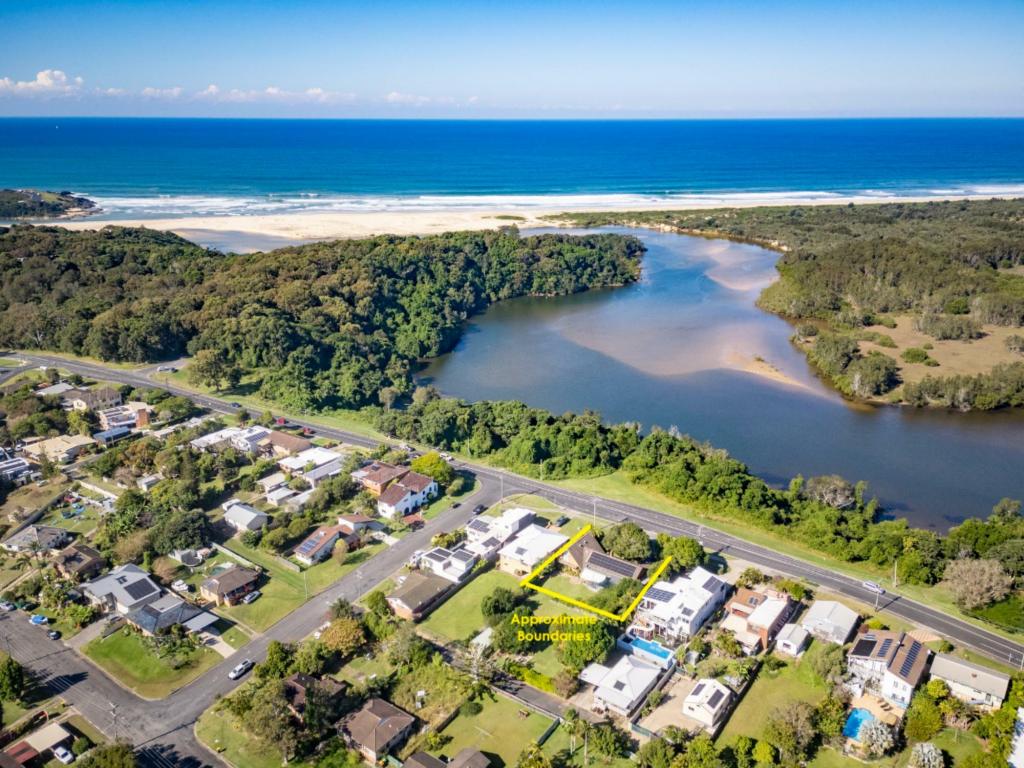 130 LYONS RD, SAWTELL, NSW 2452