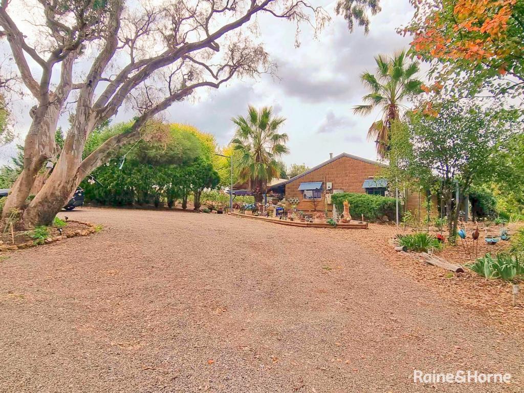 83 Donges Rd, Young, NSW 2594