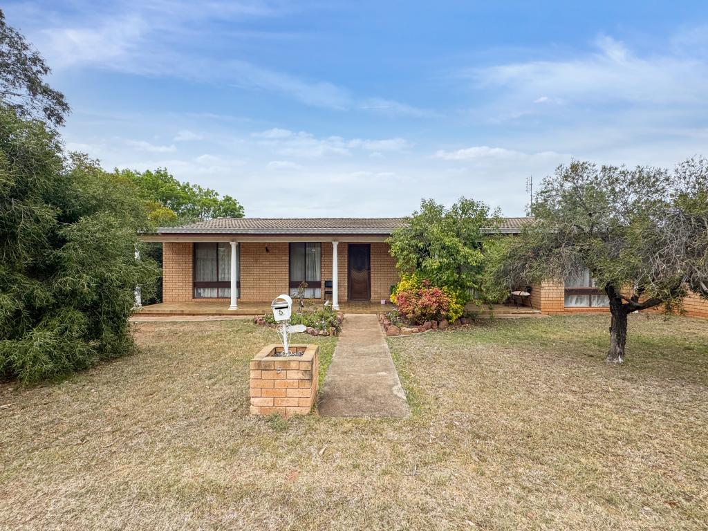 5 JACARANDA ST, FORBES, NSW 2871
