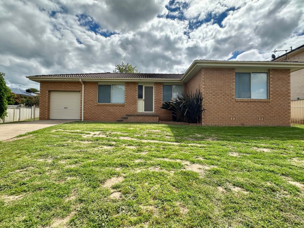 9 Petticoat Lane, Young, NSW 2594