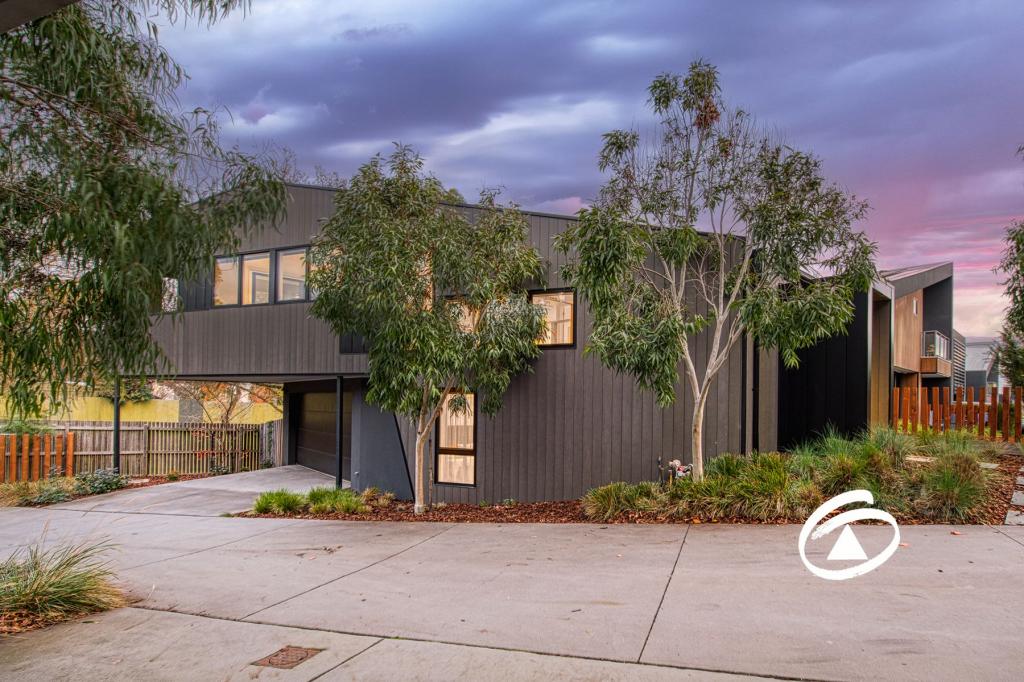 29 WILLOWDENE WAY, BERWICK, VIC 3806