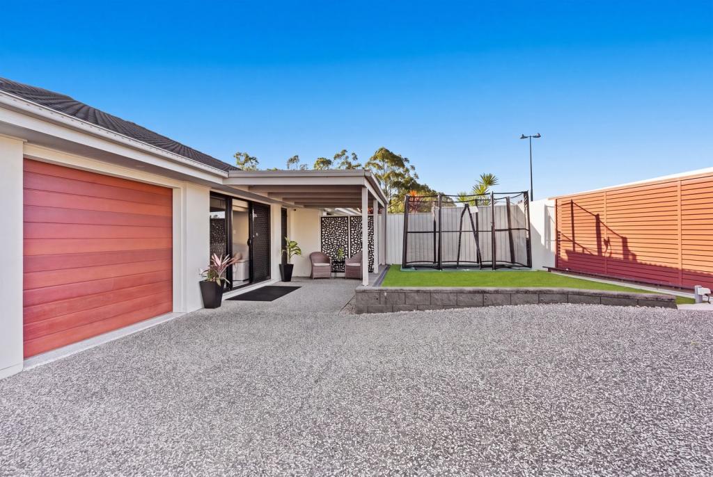 1/84 Wunburra Cir, Pacific Pines, QLD 4211