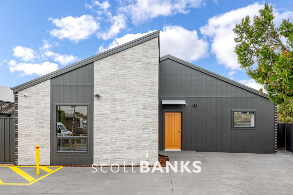 13 Raymond St, Melton South, VIC 3338