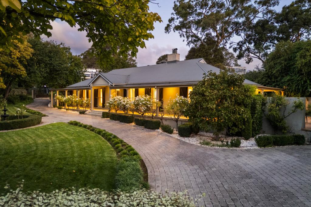 126 SCHLICH ST, YARRALUMLA, ACT 2600