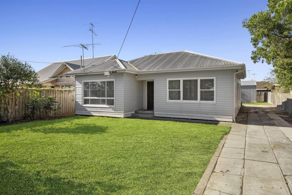 39 Tucker St, Breakwater, VIC 3219