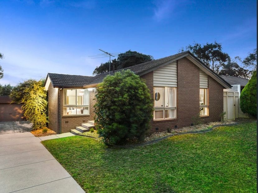 18 Georgian Gdns, Wantirna, VIC 3152