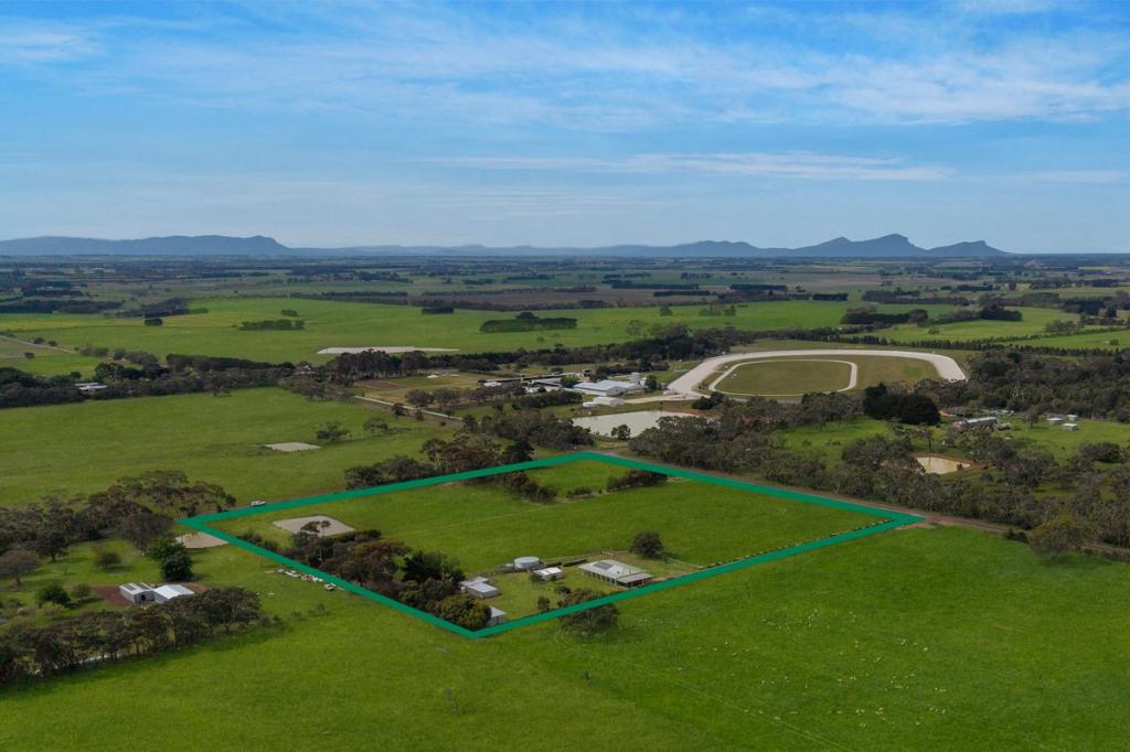 22 Thompsons Rd, Hamilton, VIC 3300