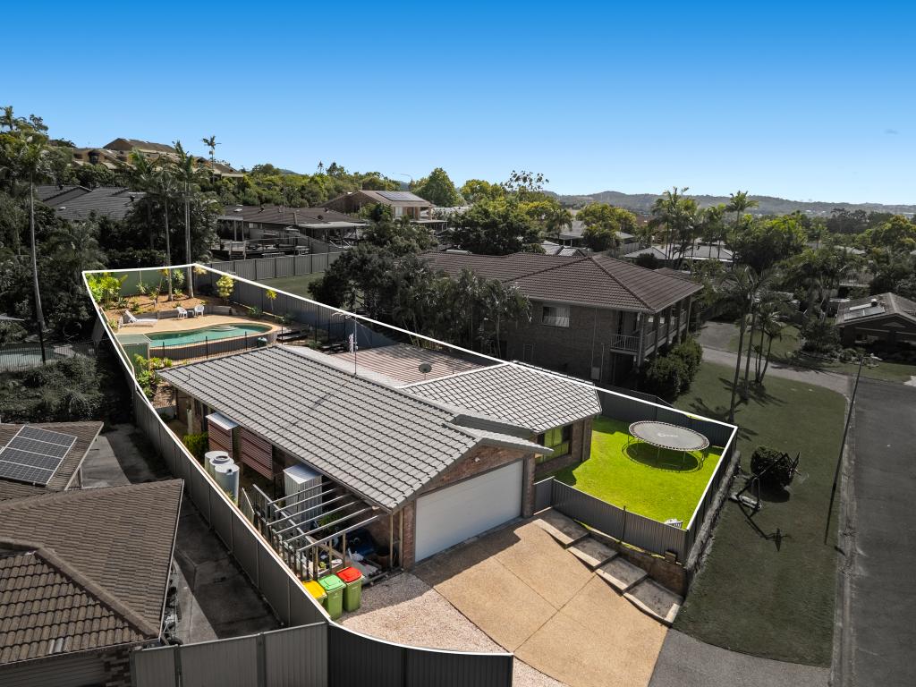 8 Perth Sq, Highland Park, QLD 4211