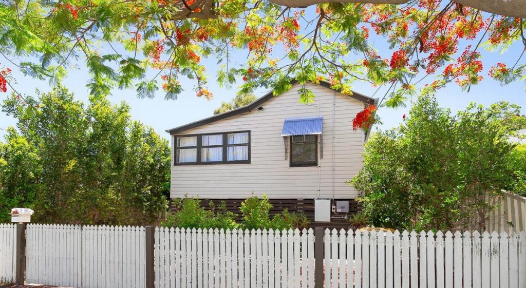 33 Mcaneny St, Redcliffe, QLD 4020