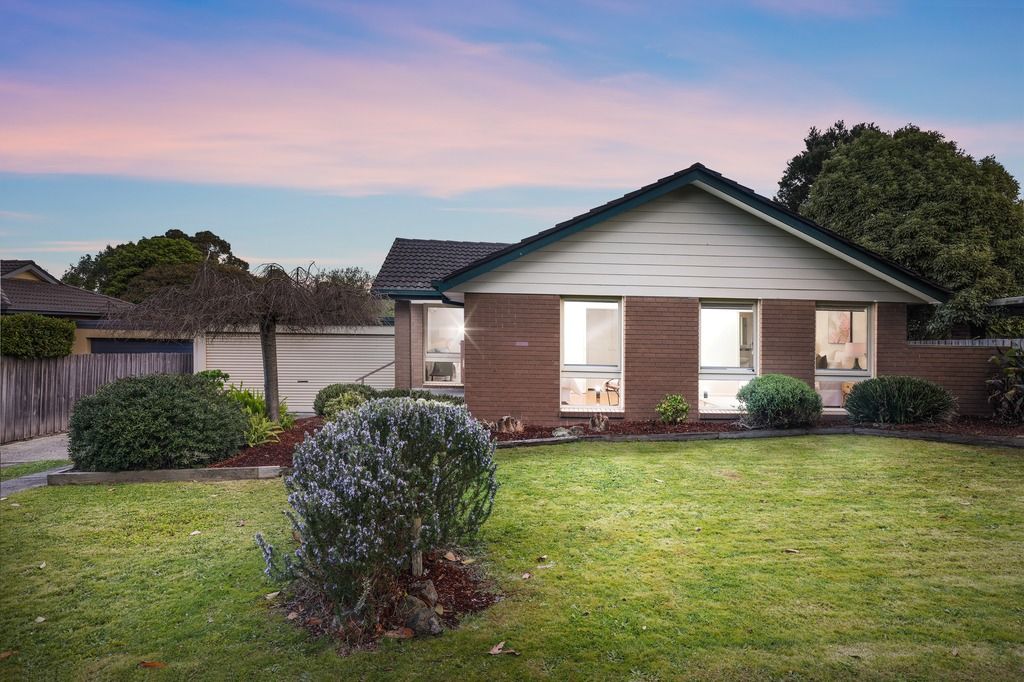 4 Chartwell Dr, Wantirna, VIC 3152