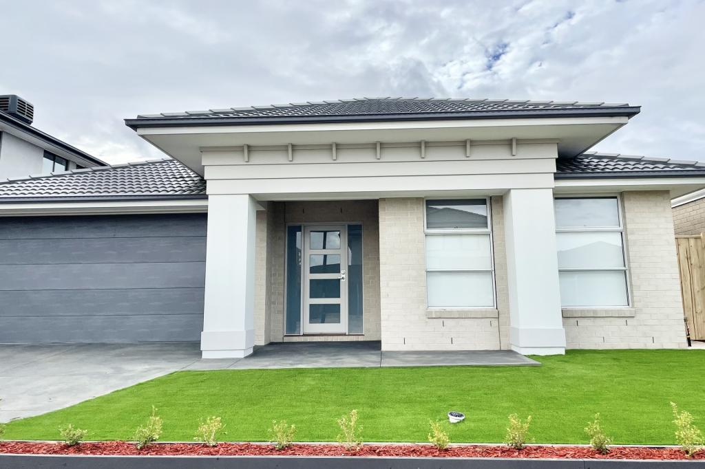 9 ZLATAN WAY, FRASER RISE, VIC 3336