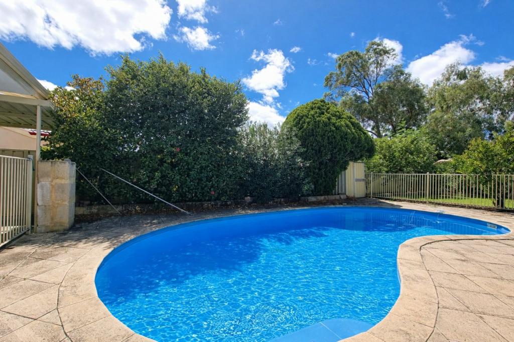 12 Laurel Cl, Riverton, WA 6148