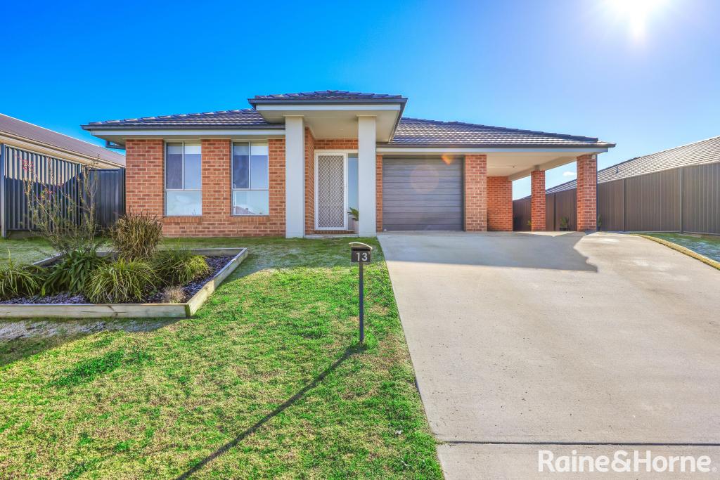 13 REGINALD DR, KOOTINGAL, NSW 2352