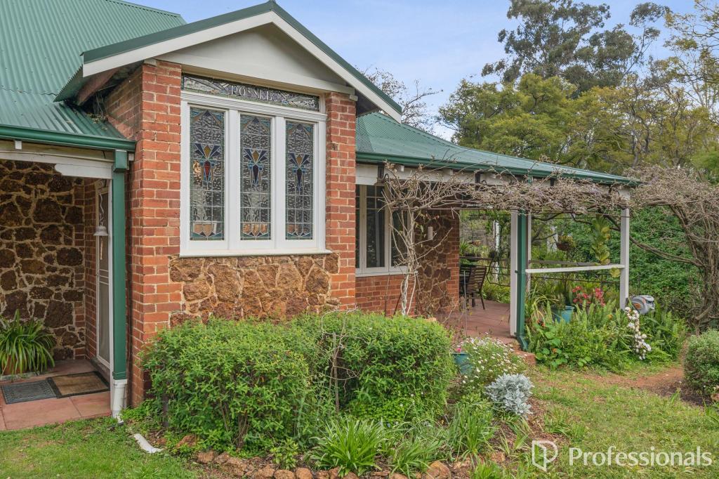 172 Lesmurdie Rd, Lesmurdie, WA 6076