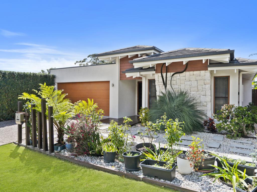16 CARDWELL CCT, THORNLANDS, QLD 4164