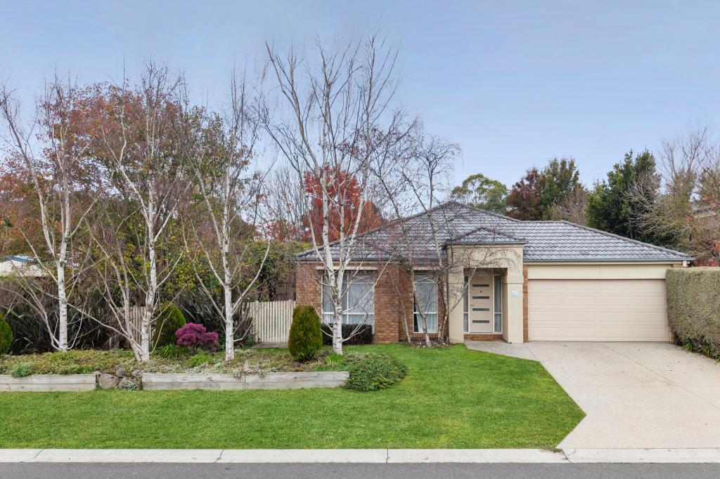 2 Roxanne Ct, Woodend, VIC 3442