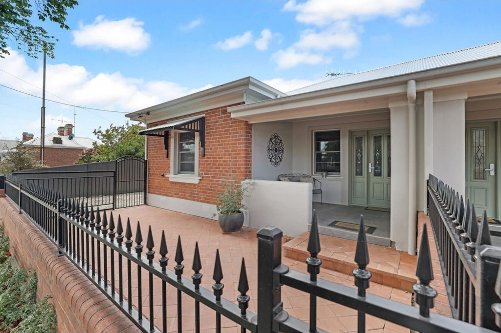 242 Rankin St, Bathurst, NSW 2795