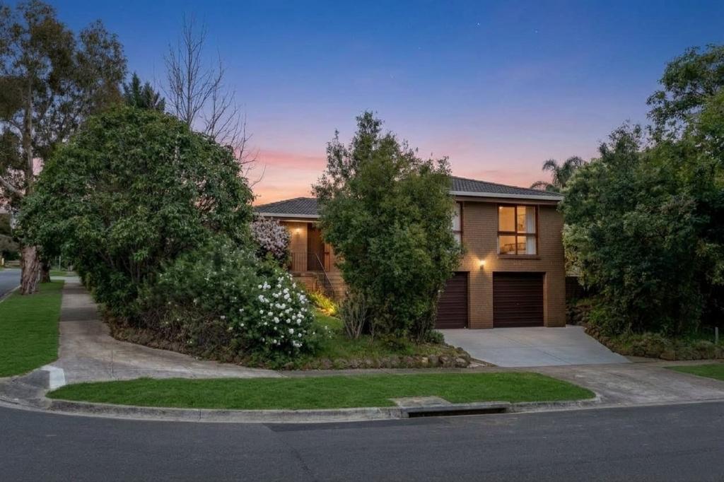 23 Amelia Ave, Wheelers Hill, VIC 3150