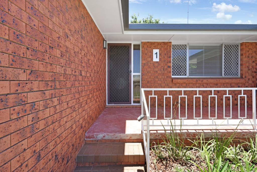 1 Regent St, Darling Heights, QLD 4350