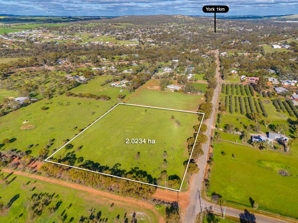 8 Carter Rd, York, WA 6302