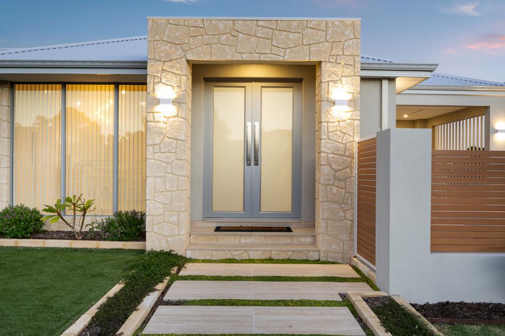 11 Hicks Way, Hillarys, WA 6025
