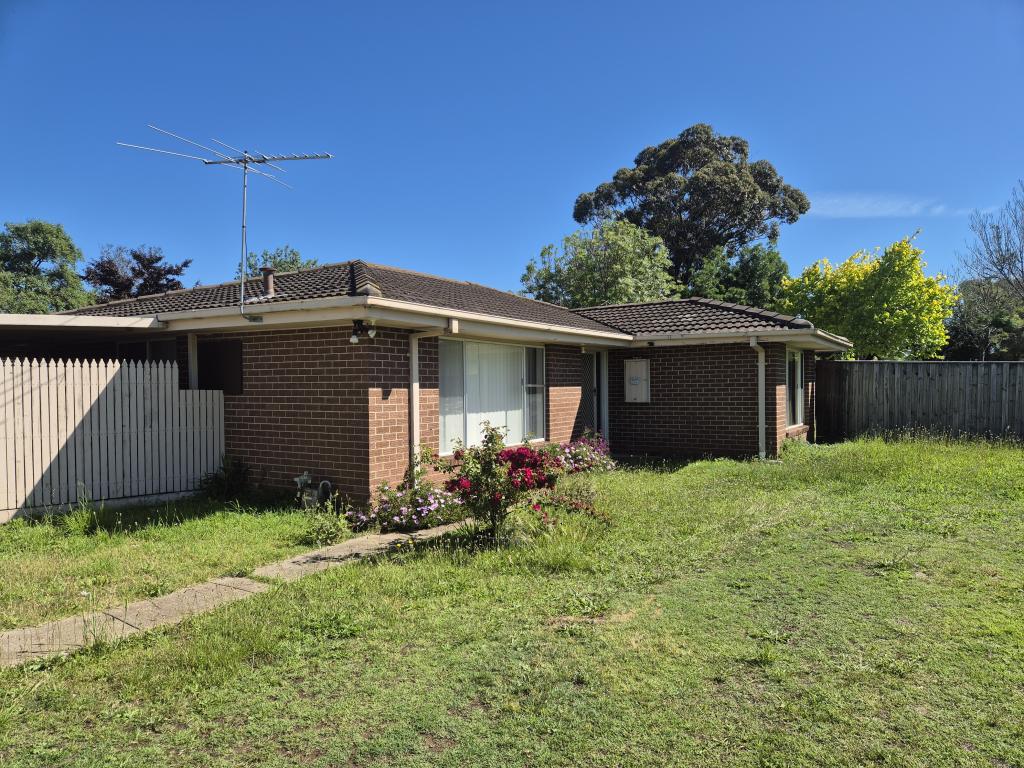 23 DUMBARTON CCT, MELTON WEST, VIC 3337