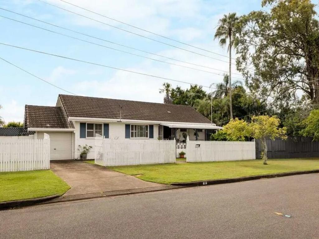 8 GORDON ST, BRIGHTON, QLD 4017