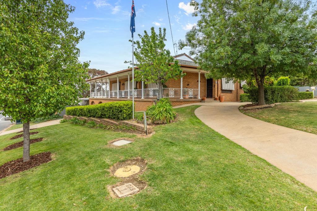 39 BOLTON ST, JUNEE, NSW 2663