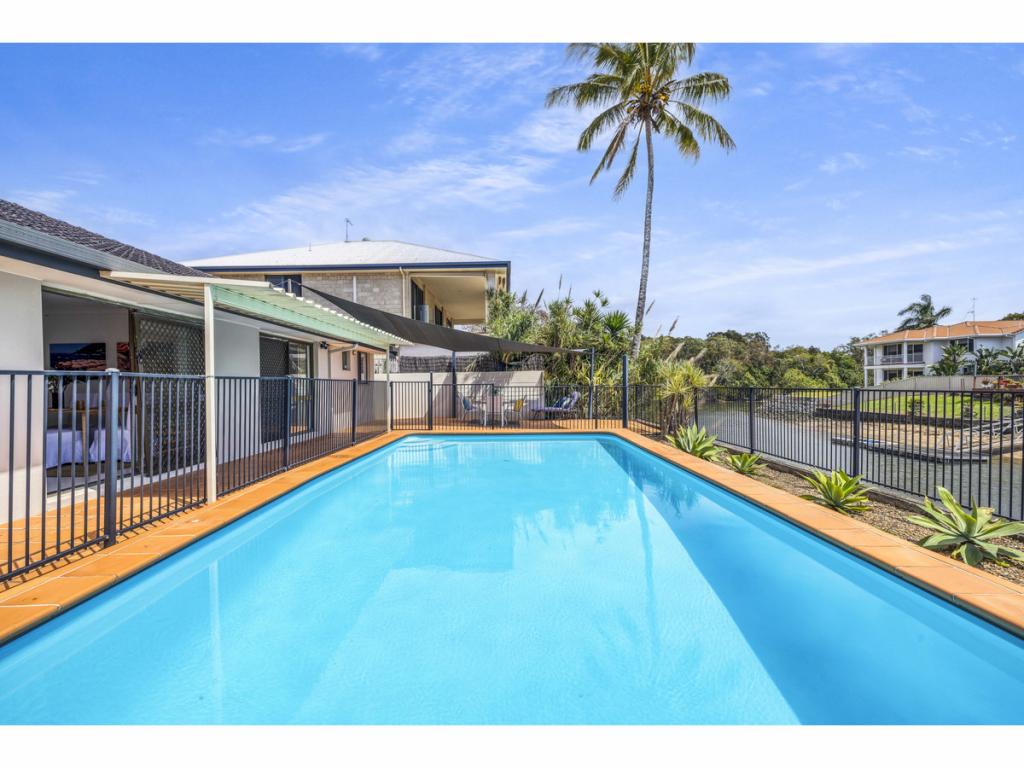 11 Ensenada Ct, Broadbeach Waters, QLD 4218