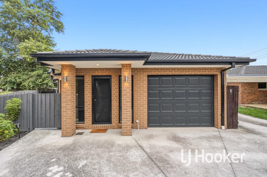 5a Strong Dr, Hampton Park, VIC 3976