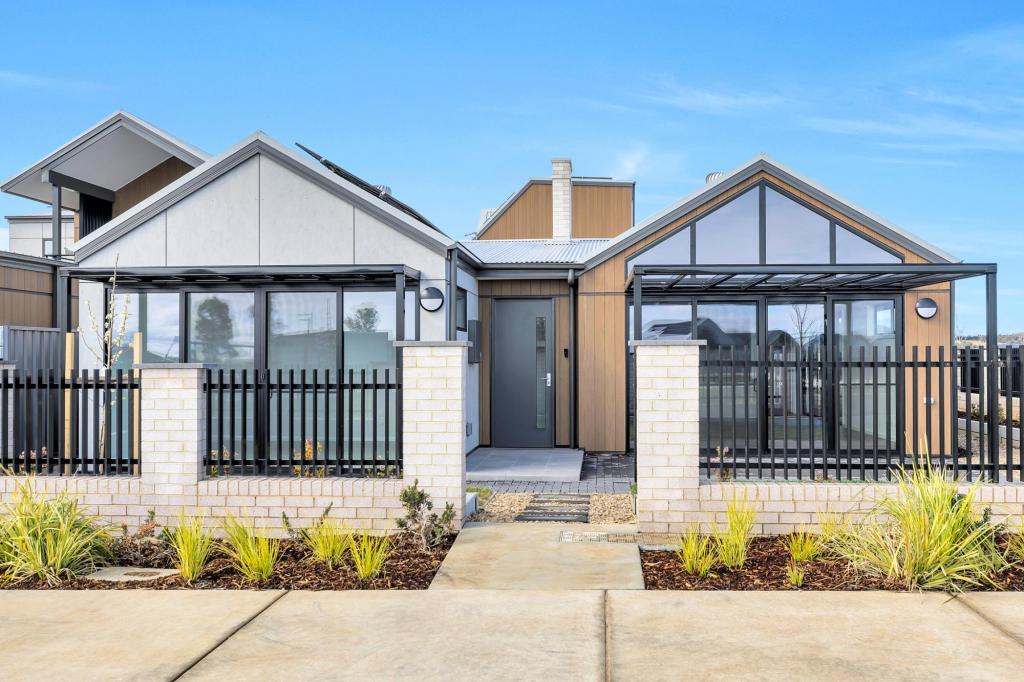 37 Wyn Gilmour Ct, Strathnairn, ACT 2615