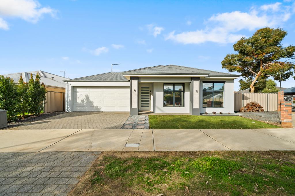 18 Skyline Bvd, Whitby, WA 6123