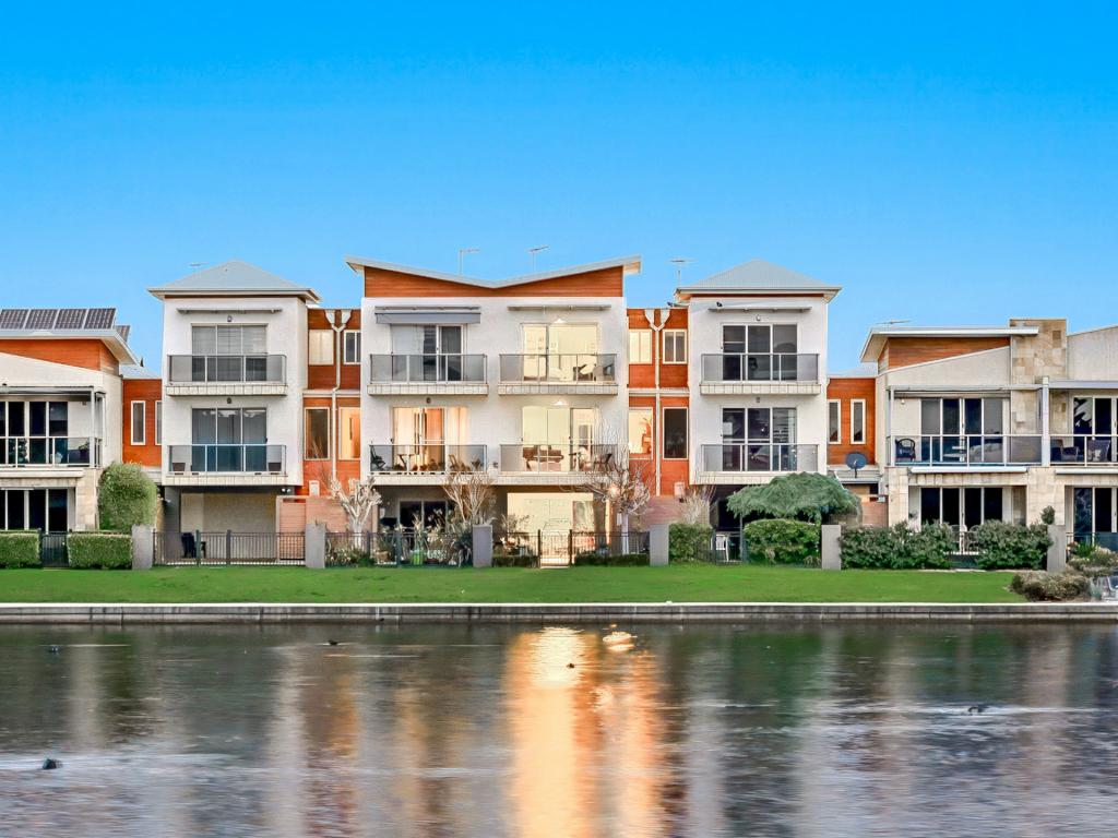8/16-20 Cormorant Pde, Pakenham, VIC 3810