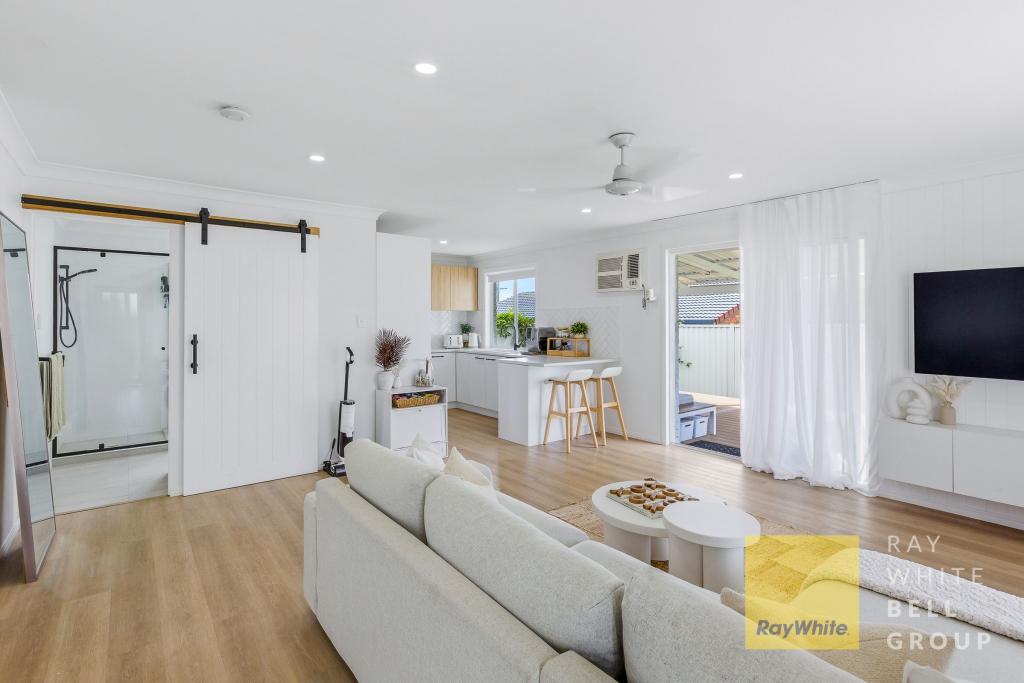 2/9 Beitz Ave, Labrador, QLD 4215