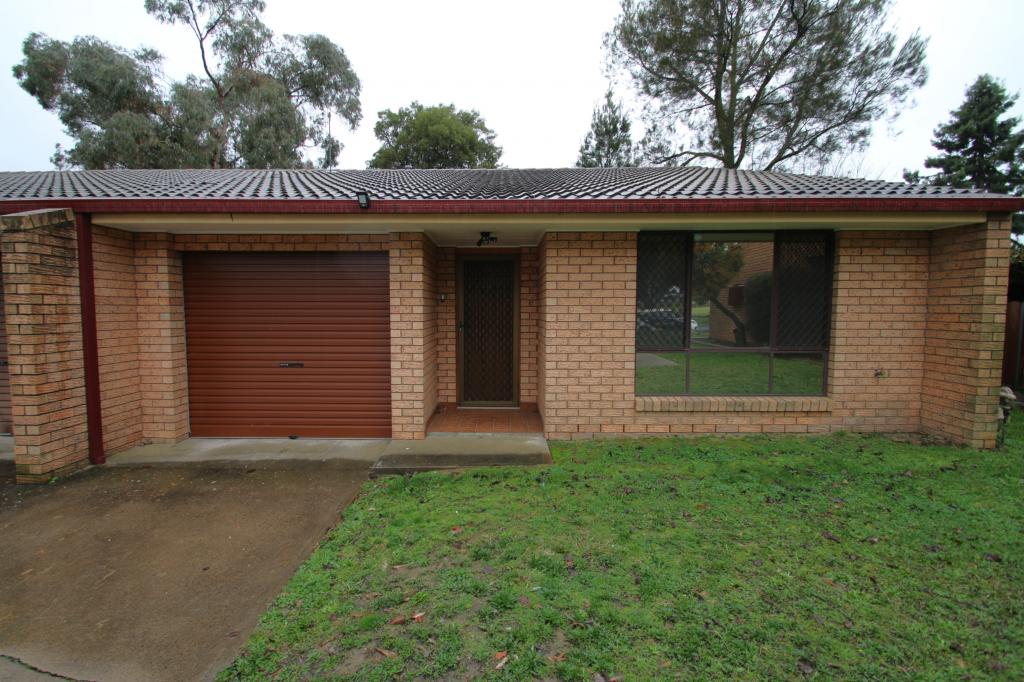 2/11 Moad St, Orange, NSW 2800
