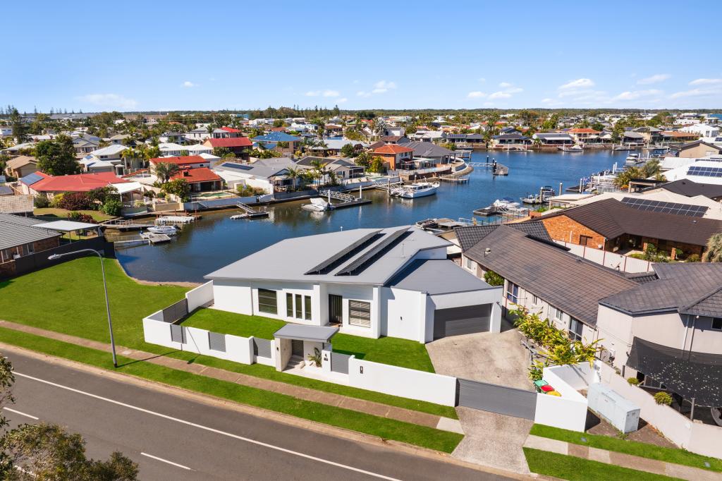 255 Morala Ave, Runaway Bay, QLD 4216