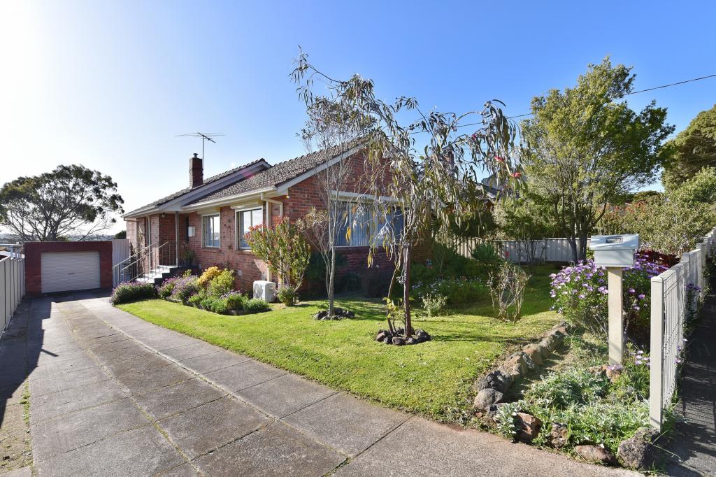 22 Erskine Ave, Reservoir, VIC 3073