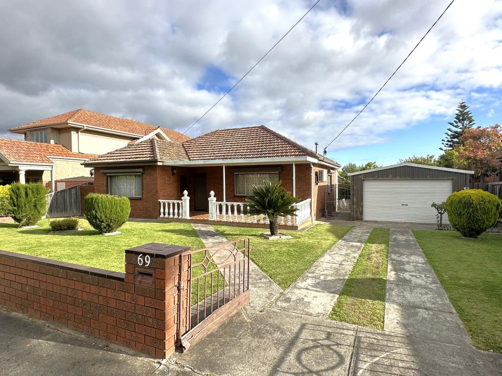 69 Newton St, Reservoir, VIC 3073