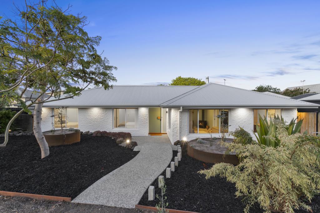 17 POWELL ST E, OCEAN GROVE, VIC 3226